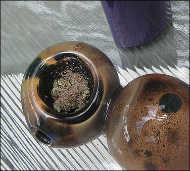 20120527-cannabis Kief_Piece.jpg
